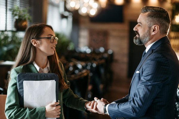 Tout ce que vous devez savoir sur les obligations légales en gestion des données clients pour les entreprises de services